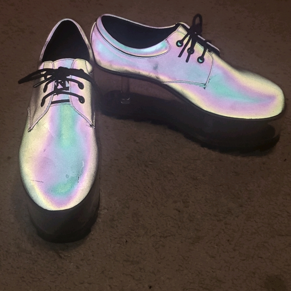 YRU qloud 2091 reflective platforms